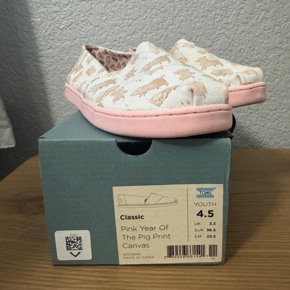 TOMS Pink Year Of The Pig Print Canvas Shoe - Picture 2 of 6